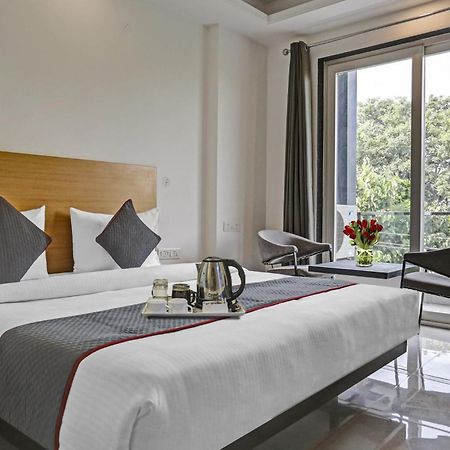 Townhouse Hotel Royal Oak Gurgaon Bagian luar foto