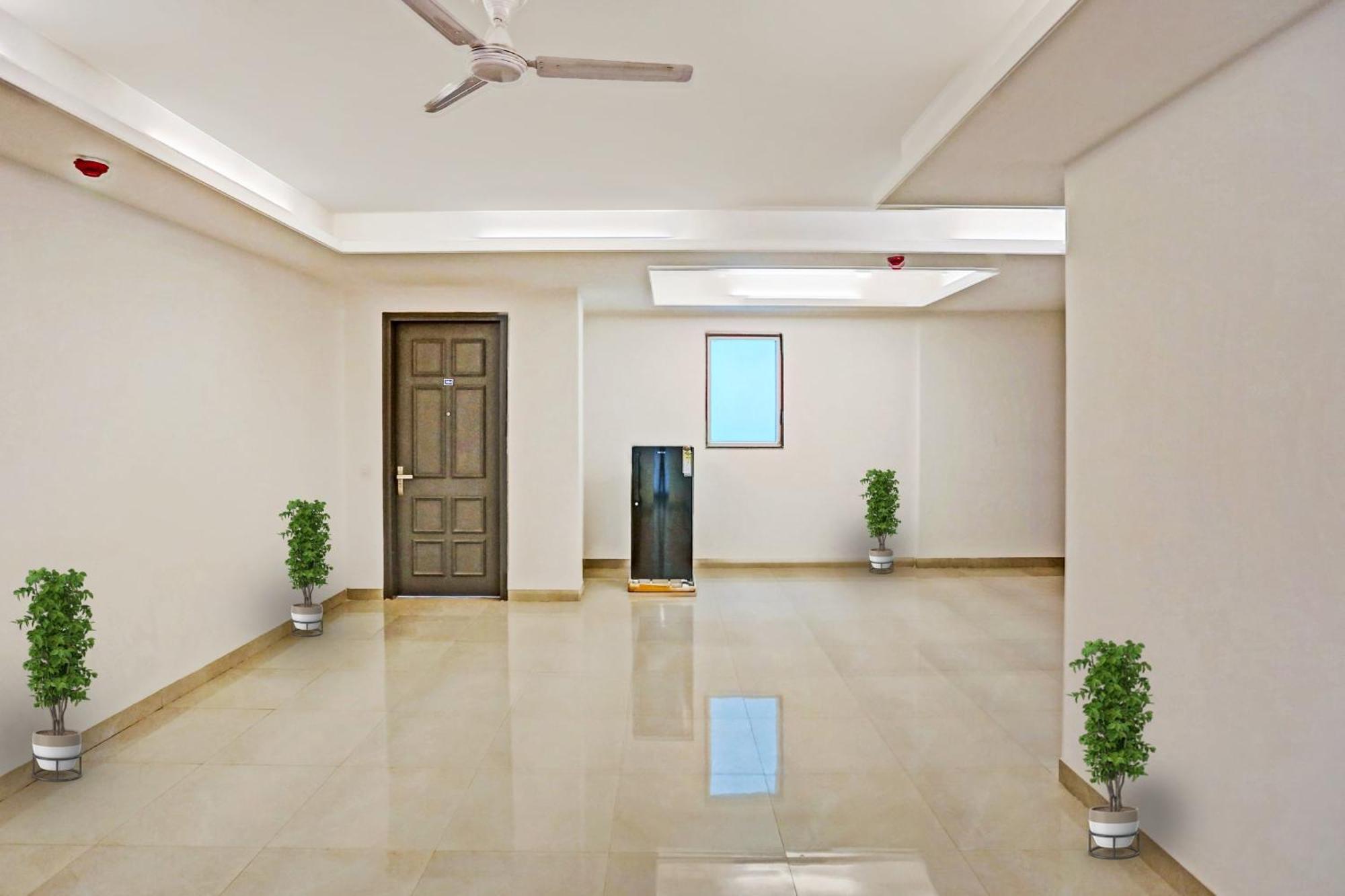 Townhouse Hotel Royal Oak Gurgaon Bagian luar foto