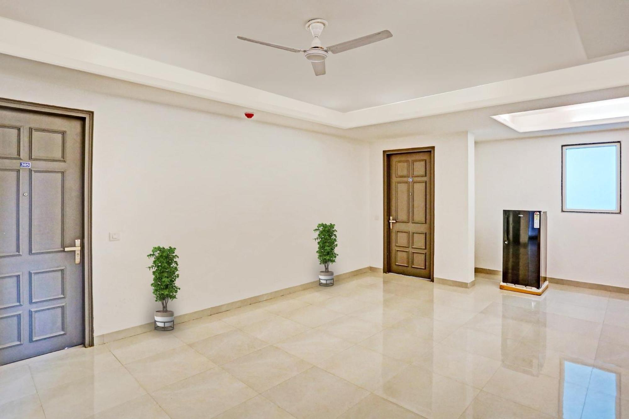 Townhouse Hotel Royal Oak Gurgaon Bagian luar foto