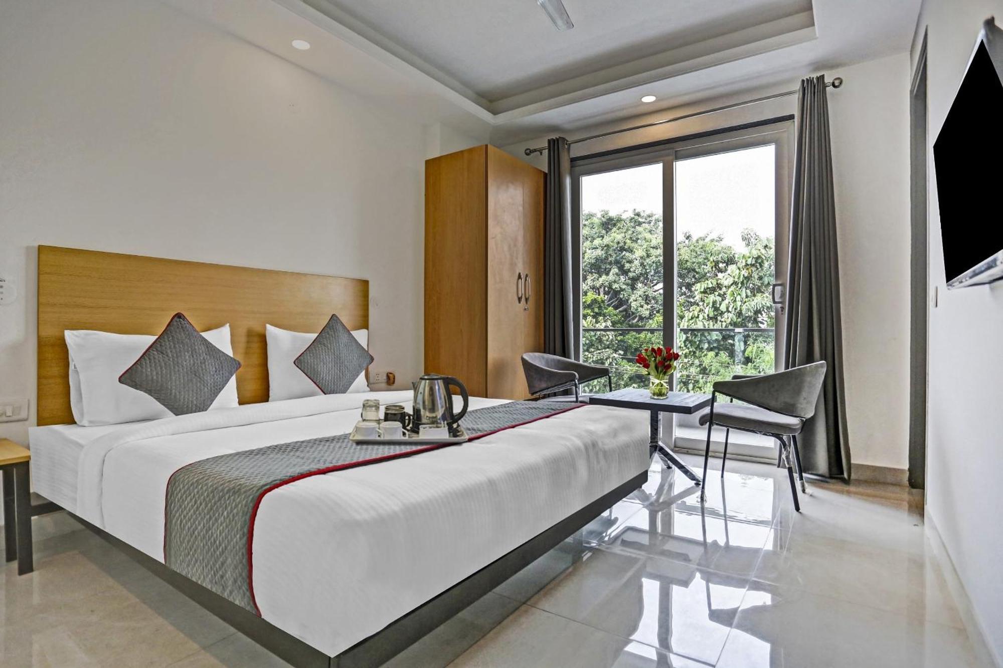 Townhouse Hotel Royal Oak Gurgaon Bagian luar foto