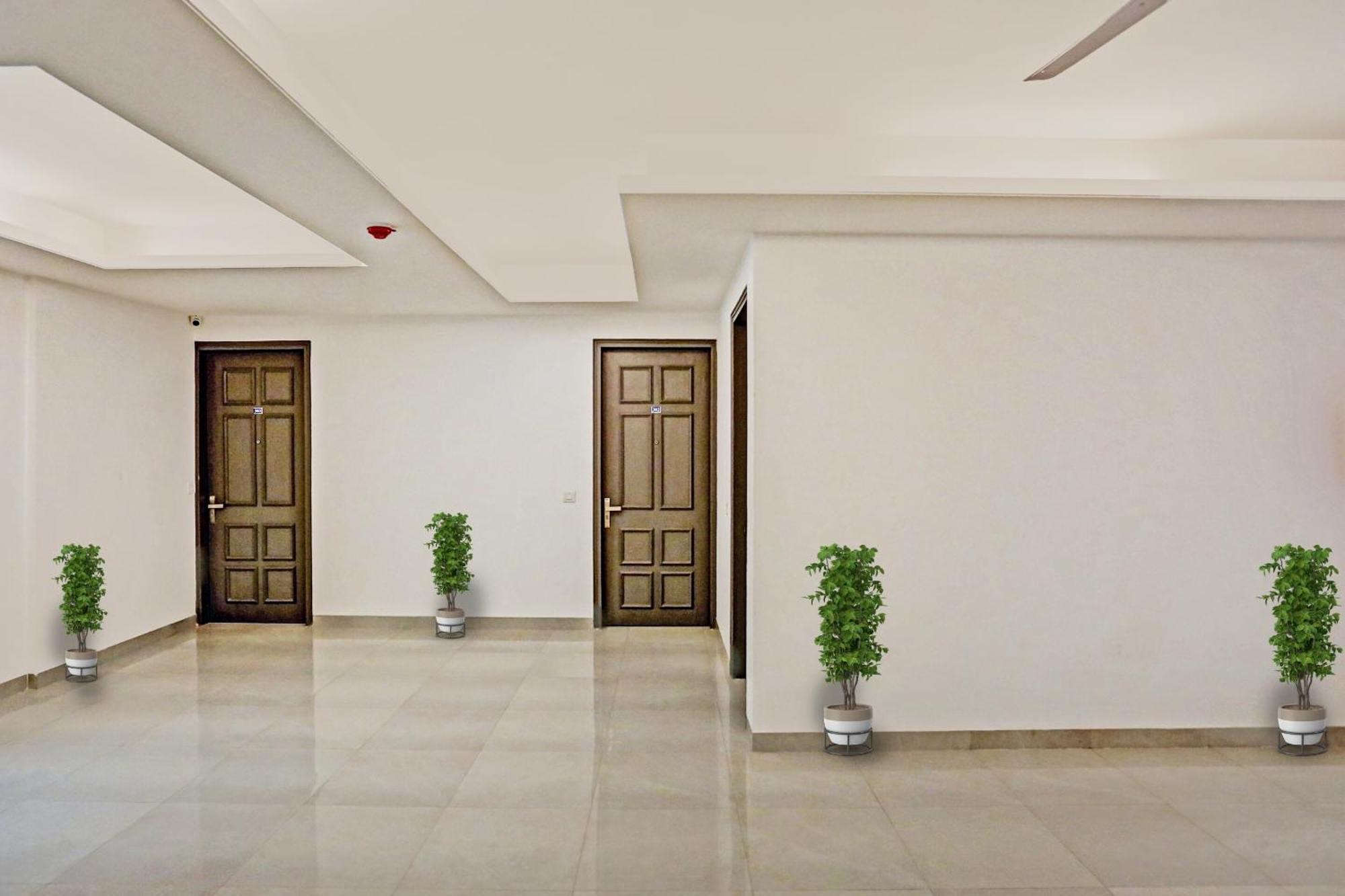 Townhouse Hotel Royal Oak Gurgaon Bagian luar foto